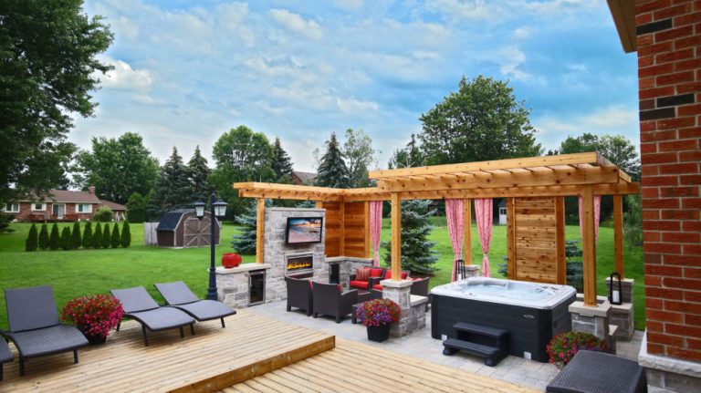 Read more about the article HOW TO CREATE AN “OUTDOOR ROOM” AS PART OF YOUR HOT TUB PLAN