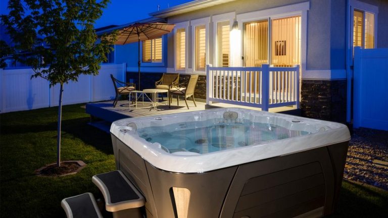 Read more about the article CAN HOT TUBS BE MOVED?