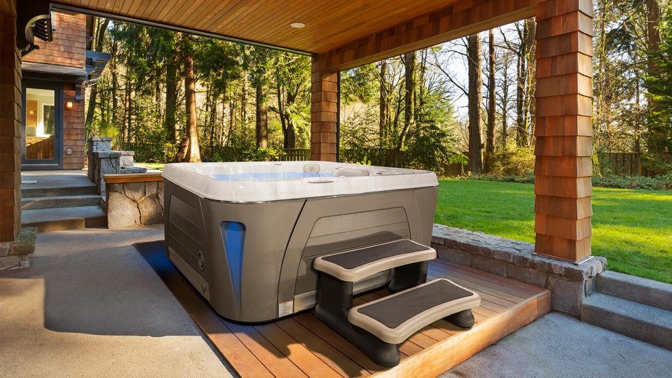 ESSENTIAL HOT TUB ACCESSORIES