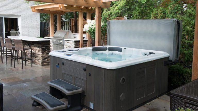 Read more about the article WHEN SHOULD YOU REPLACE YOUR HOT TUB COVER?