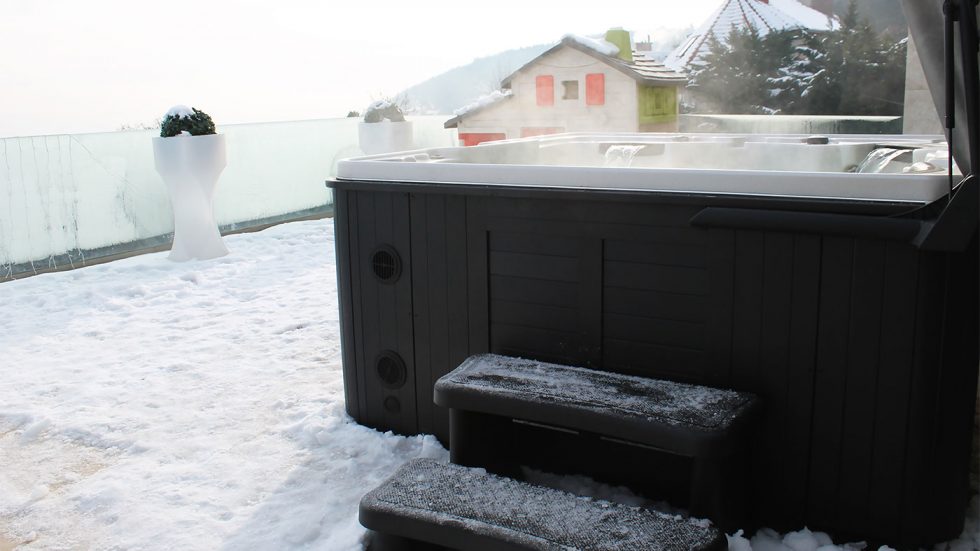 Read more about the article WHAT’S THE BEST HOT TUB INSULATION?