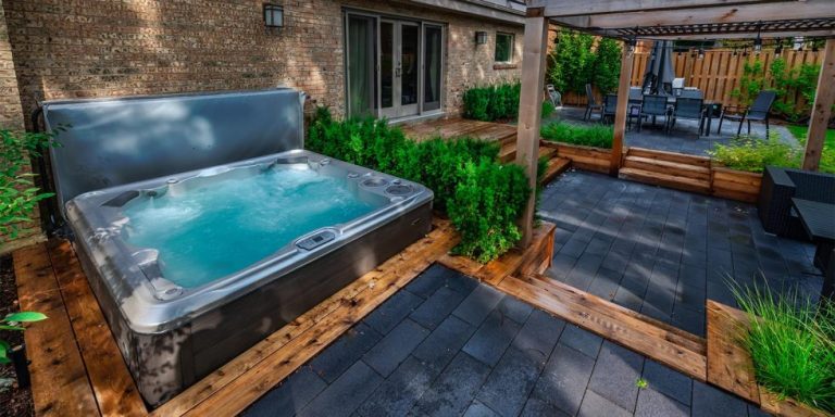 Read more about the article HOW BIG SHOULD YOUR HOT TUB BE?