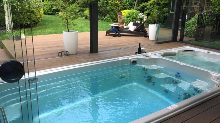 Read more about the article SWIM SPAS VS POOLS