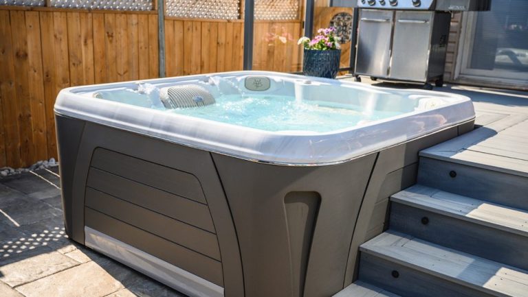 Read more about the article PLUG & PLAY VS STANDARD HOT TUBS; WHICH IS BEST?